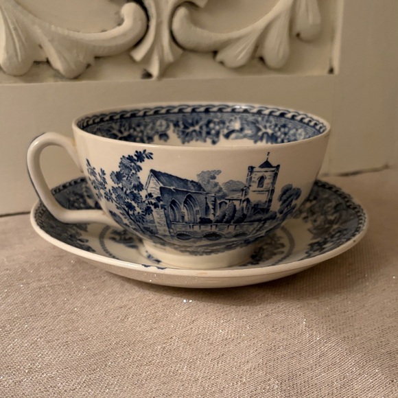 Vintage Ironstone Blue and White Teacup and Saucer Set. Woods Made in England - Picture 2 of 6